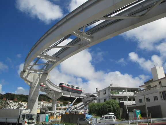 優秀賞（中学生の部）「浦添に延伸したゆいレール」福村 宙（浦添中学校 1年）