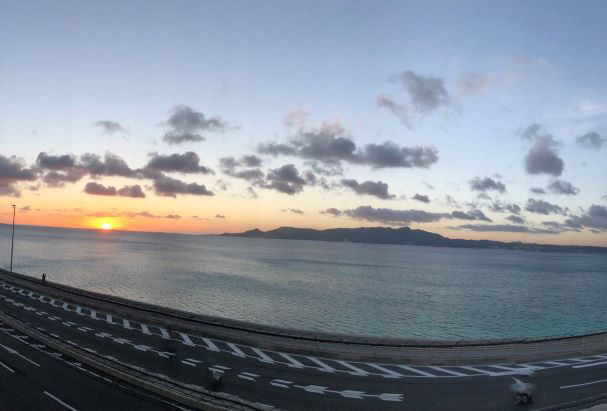 「道の駅から見える夕日」宮里 舟貴（名護中学校 2年）