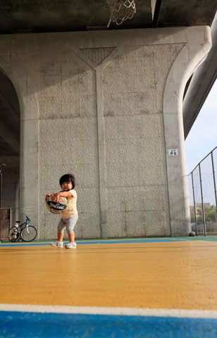 佳作（高校生の部）「秘密の遊び場」渡久地 優菜（浦添工業高等学校1年）